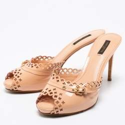 مملوكة مسبقًا حذاء سلايد لوي فيتون جلد وردي خوخي لامع مونوغرامي قصات مفرغة مقدمة مفتوحة مقاس 39.5