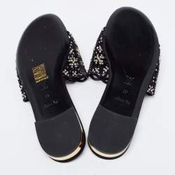 مملوكة مسبقًا Louis Vuitton Black Leather Embellished  Sandals Size 39
