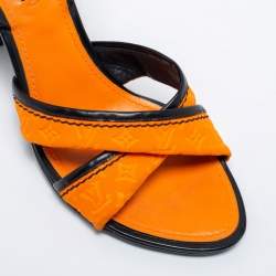 مملوكة مسبقًا صندل لوي فيتون جلد  لامع وقماش منقوش مونوغرامي برتقالي / أسود بحزام كاحل مقاس 39