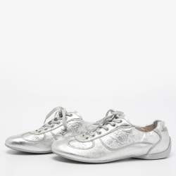مملوكة مسبقًا Louis Vuitton Metallic Silver Monogram Leather Trainers Lace Up Low Top Sneakers Size 38