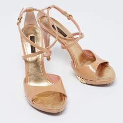 مملوكة مسبقًا صندل لوي فيتون جلد بيج لامع بحزام كاحل مقاس 38