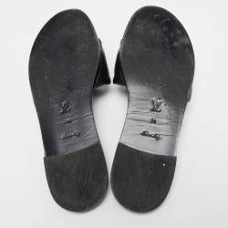 مملوكة مسبقًا Louis Vuitton Black Monogram Embossed Leather Revival Flat Slides Size 38