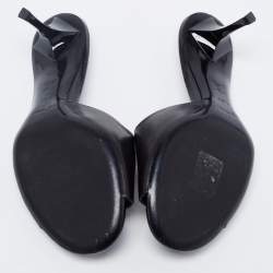 مملوكة مسبقًا Louis Vuitton Black Leather Slide Sandals Size 38.5