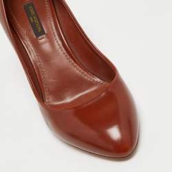 مملوكة مسبقًا Louis Vuitton Brown Leather  Pointed Toe Pumps Size 37.5