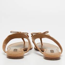 مملوكة مسبقًا Louis Vuitton Tan Leather Dice Bow Thong Flats Size 38