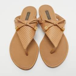 مملوكة مسبقًا Louis Vuitton Tan Leather Dice Bow Thong Flats Size 38
