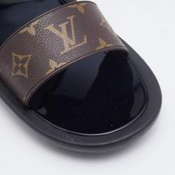 مملوكة مسبقًا Louis Vuitton Black/Brown Monogram Rubber Sunbath Flat Slides Size 40