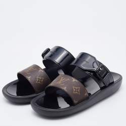 مملوكة مسبقًا Louis Vuitton Black/Brown Monogram Rubber Sunbath Flat Slides Size 40