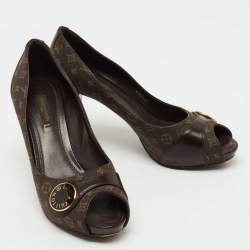 Pre Owned Louis Vuitton Brown Canvas and Patent Judy Pumps Size 38