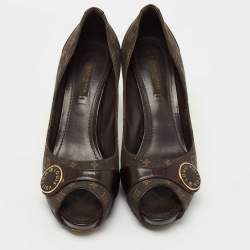 Pre Owned Louis Vuitton Brown Canvas and Patent Judy Pumps Size 38