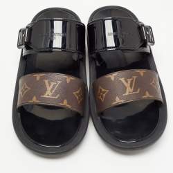 Pre Owned Louis Vuitton Brown/Black Coated Canvas and Rubber Sunbath Flat Sandals Size 39