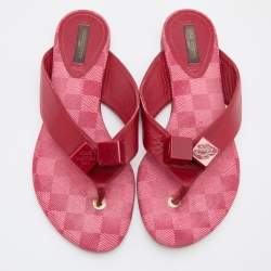 Pre Owned حذاء سلايدز لوي فيتون فلات بإصبع مكعب جلد أحمر مقاس 41