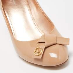 مملوكة مسبقًا Louis Vuitton Beige Patent Leather Fiance Bow Round Toe Pumps Size 39