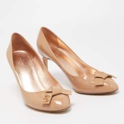 مملوكة مسبقًا Louis Vuitton Beige Patent Leather Fiance Bow Round Toe Pumps Size 39