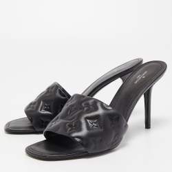 مملوكة مسبقًا Louis Vuitton Black Monogram Leather Revival Slide Sandals Size 42