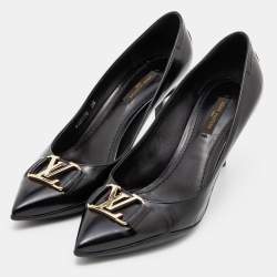 مملوكة مسبقًا Louis Vuitton Black Leather Logo Pointed Toe Pumps Size 38