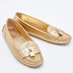 مملوكة مسبقًا Louis Vuitton Gold Leather Close Up Loafers Size 39