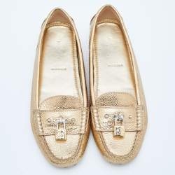 مملوكة مسبقًا Louis Vuitton Gold Leather Close Up Loafers Size 39