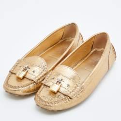 مملوكة مسبقًا Louis Vuitton Gold Leather Close Up Loafers Size 39