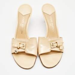 مملوكة مسبقًا Louis Vuitton Beige Patent Leather LV Dice Slide Sandals Size 41