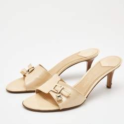 مملوكة مسبقًا Louis Vuitton Beige Patent Leather LV Dice Slide Sandals Size 41