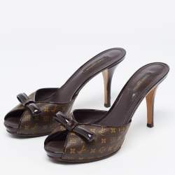 Pre Owned Louis Vuitton Brown Monogram Canvas Malibu Slides Size 36.5