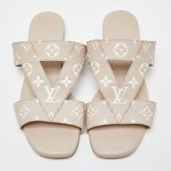 Louis Vuitton Beige/White Monogram Embossed Leather Flat Slides Size 40