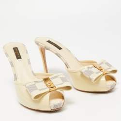 Louis Vuitton Cream Canvas and Patent Leather Slides Size 38   