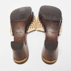 مملوكة مسبقًا Louis Vuitton Cream Raffia and Net Clog Size 38 