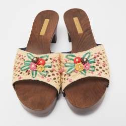 مملوكة مسبقًا Louis Vuitton Cream Raffia and Net Clog Size 38 