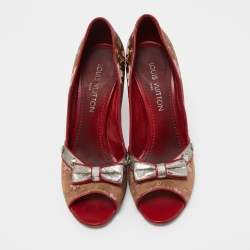 مملوكة مسبقًا Louis Vuitton Brown/Red Monogram Satin and Leather Bow Peep Toe Pumps Size 39