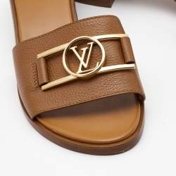 مملوكة مسبقًا Louis Vuitton Tan Leather Lock It Slide Sandals Size 40