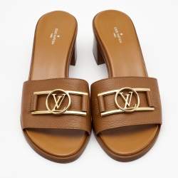 مملوكة مسبقًا Louis Vuitton Tan Leather Lock It Slide Sandals Size 40