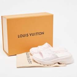 مملوكة مسبقًا Louis Vuitton Pink Rubber Monogram Pool 55 Comfort Mules Size 38