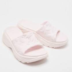 مملوكة مسبقًا Louis Vuitton Pink Rubber Monogram Pool 55 Comfort Mules Size 38
