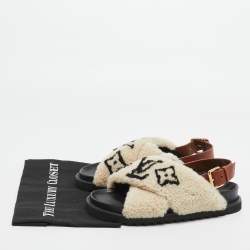 مملوكة مسبقًا Louis Vuitton White/Brown Fur and Leather Slingback Flat Sandals Size 39