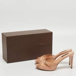 مملوكة مسبقًا Louis Vuitton Beige Patent Leather  Cut Buckle Detail Slide Sandals Size 37