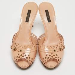 مملوكة مسبقًا Louis Vuitton Beige Patent Leather  Cut Buckle Detail Slide Sandals Size 37