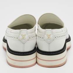 مملوكة مسبقًا Louis Vuitton White Leather Slip On Loafers Size 37