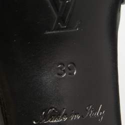مملوكة مسبقًا Louis Vuitton Black Patent Lock It Cutout Peep Toe Pumps Size 39