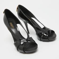 مملوكة مسبقًا Louis Vuitton Black Patent Lock It Cutout Peep Toe Pumps Size 39