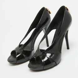 مملوكة مسبقًا Louis Vuitton Black Patent Lock It Cutout Peep Toe Pumps Size 39