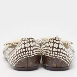 Pre Owned Louis Vuitton x Yayoi Kusama White/Brown Monogram Canvas Limited Edition Ballet Flats Size 38.5