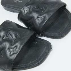 مملوكة مسبقًا Louis Vuitton Black Embossed Leather Revival Flat Slides Size 38