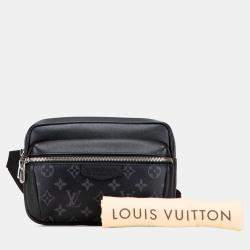 مملوكة مسبقًا حقيبة خصر لويس فويتون سوداء بشعار التايجاراما الخارجية