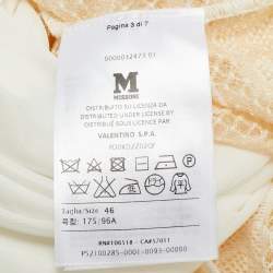 مملوكة مسبقًا فستان قصير إم ميزوني تريكو لوريكس بنمط أبيض مقاس كبير