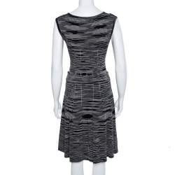 مملوكة مسبقًا فستان أم ميزوني متوسط الطول فضفاض تريكو مونوكروم مقاس متوسط