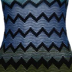 مملوكة مسبقًا فستان ميني أم ميزوني بلا أكمام تريكو نمط متعدد الألوان مقاس صغير