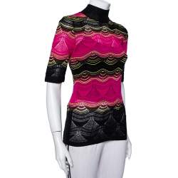 Pre Owned توب إم ميزوني تريكو بوينتيل مموج أسود ووردي رقبة مرتفعة مقاس صغير (سمول)