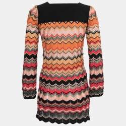 مملوكة مسبقًا فستان ميني أم ميسوني نمط شيفرون متعدد الألوان أكمام طويلة رقبلة مربعة مقاس صغير